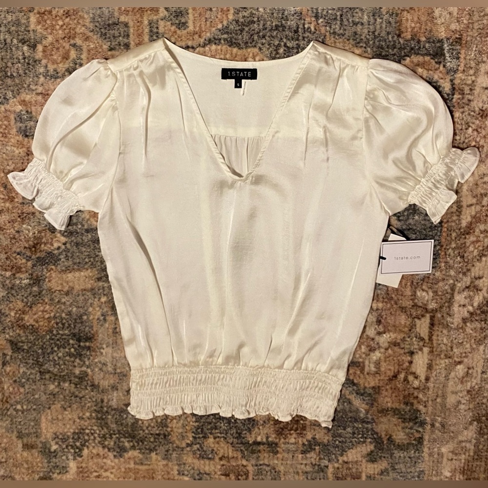 NWT 1STATE SILKY V-NECK SMOCKED WAIST BLOUSE SIZE SMALL IN CREAM